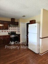 9406 Shields Dr in San Antonio, TX - Building Photo - Building Photo
