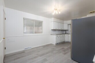 8261 Gerald Ave in Warren, MI - Building Photo - Building Photo