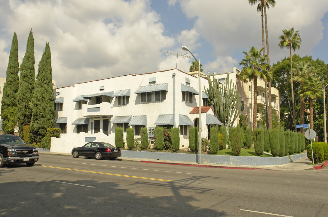 7351 Fountain Ave in Los Angeles, CA - Building Photo