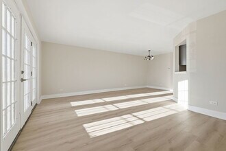 4180 Williamsburg Ct in Glenview, IL - Building Photo - Building Photo