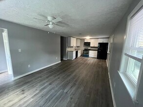 2319 Jamestown Ave, Unit A in Hampton, VA - Foto de edificio - Building Photo