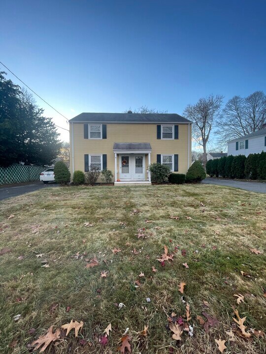 22 Birch Rd in Rocky Hill, CT - Building Photo