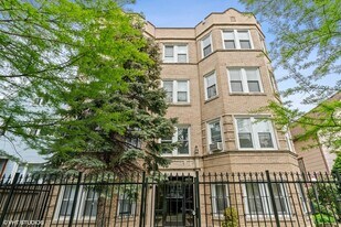 2839 N Sawyer Ave in Chicago, IL - Building Photo