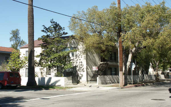 14603 Gilmore St in Van Nuys, CA - Building Photo