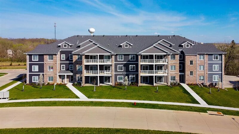 2869 Spring Rose Cir in Coralville, IA - Building Photo
