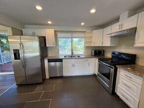 25207 37th Pl S in Kent, WA - Building Photo - Building Photo