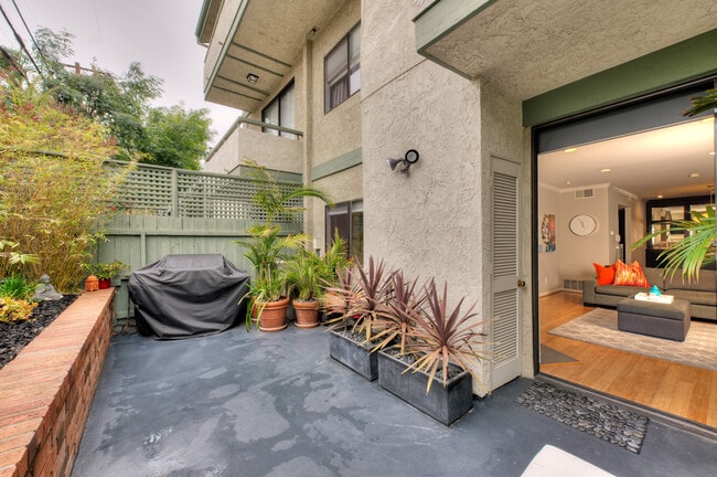 2663 Centinela Ave, Unit 2663 Centinela Ave #308 in Santa Monica, CA - Building Photo - Building Photo