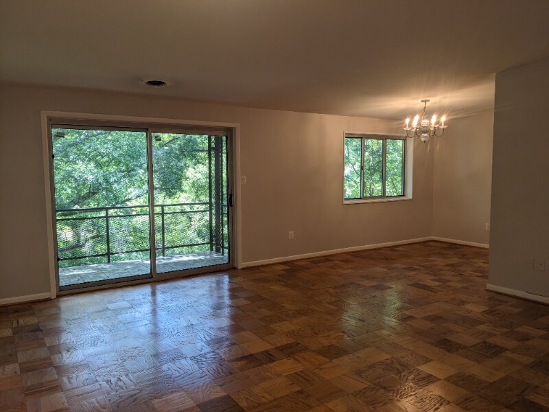 10228 Rockville Pike in North Bethesda, MD - Building Photo