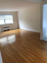 11 Schenck Ave in Great Neck Plaza, NY - Building Photo - Building Photo