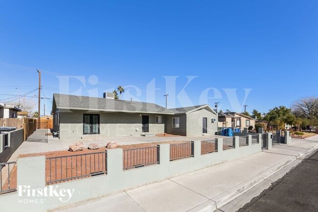 5908 Idle Ave in Las Vegas, NV - Building Photo - Building Photo