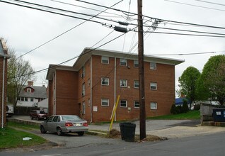 8115 Schrider St in Silver Spring, MD - Foto de edificio - Building Photo