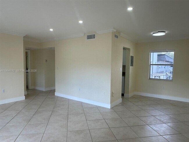8475 SW 94th St in Miami, FL - Building Photo - Building Photo