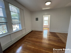 7 Greenville St, Unit 3 in Boston, MA - Foto de edificio - Building Photo