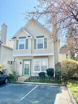 129 Watson Dr in Newport News, VA - Building Photo