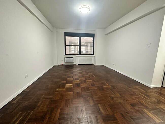 163 E 33rd St, Unit 4A in New York, NY - Foto de edificio - Building Photo