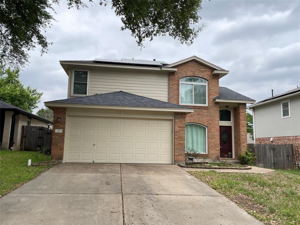 2215 Ada Ln in Round Rock, TX - Building Photo