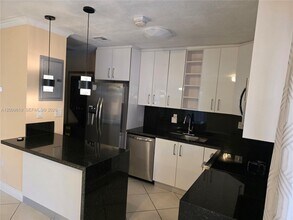 7921 NW 12th St in Pembroke Pines, FL - Building Photo - Building Photo