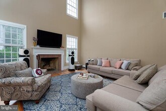 23 Liedtke Dr in East Windsor, NJ - Building Photo - Building Photo