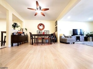 189 Sunshine Dr in Piscataway, NJ - Building Photo - Building Photo