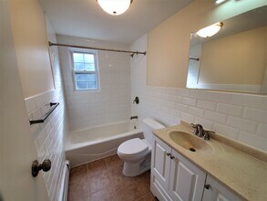 1 Lindley Ave in Tenafly, NJ - Building Photo - Building Photo