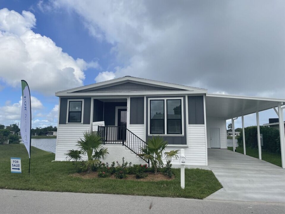 4213 68th St N in Riviera Beach, FL - Building Photo