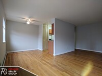 510 W Briar Pl, Unit 406 in Chicago, IL - Building Photo - Building Photo