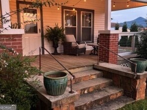 80 N Bell St in Hiawassee, GA - Foto de edificio - Building Photo