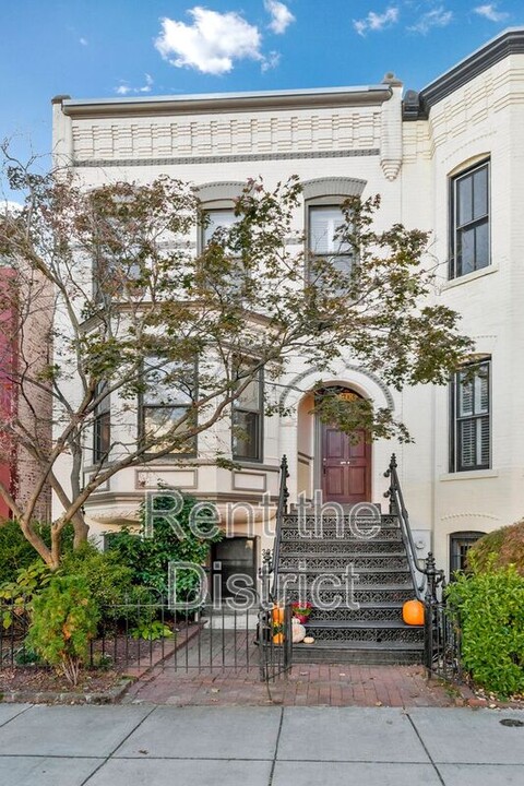 303 C St SE in Washington, DC - Foto de edificio