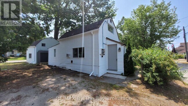 property at 23 Glen St