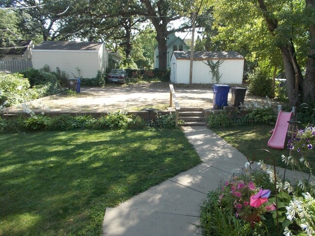 1022 Stinson St in St. Paul, MN - Building Photo - Building Photo