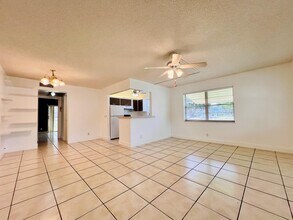 300 Camden M in West Palm Beach, FL - Building Photo - Building Photo