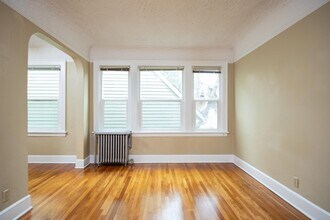 Sara Ann Apartments in Portland, OR - Building Photo - Building Photo