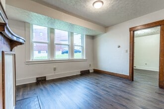 466 Hays Ave in Pittsburgh, PA - Building Photo - Building Photo