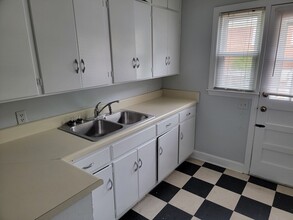 1006 Hampton St in Greensboro, NC - Building Photo - Building Photo