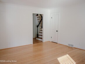 2725 Brownsboro Rd in Louisville, KY - Building Photo - Building Photo