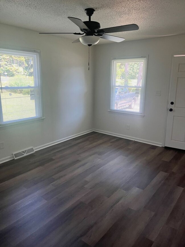 1107 Oakwood Dr in Belmont, NC - Building Photo - Building Photo