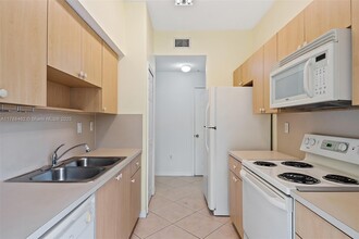 7085 Nova Dr, Unit 330 in Davie, FL - Building Photo - Building Photo