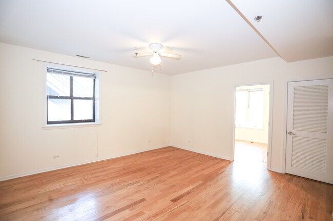 3706 N Kenmore Ave-Unit -1 in Chicago, IL - Building Photo - Building Photo