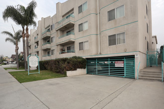 Crenshaw Court Apartments in Los Angeles, CA - Building Photo - Building Photo