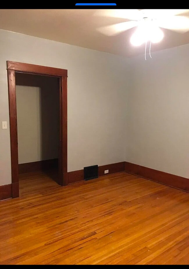 876 Yale Ct, Unit #1 in Dubuque, IA - Foto de edificio - Building Photo