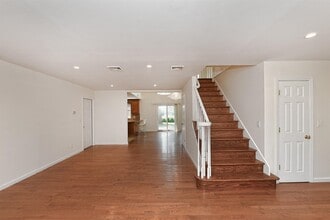 38 Wakefield Ave in Port Washington, NY - Building Photo - Building Photo
