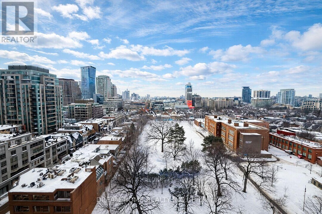 1315 Bay St. in Toronto, ON - Building Photo