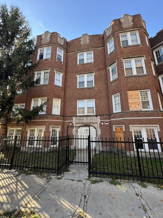 8058 S Ellis Ave in Chicago, IL - Building Photo