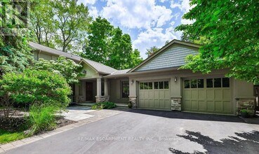 250 Dalewood Dr in Oakville, ON - Building Photo - Building Photo