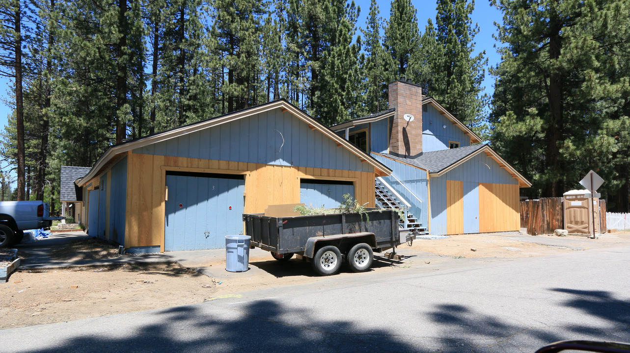 2561 Osborne Ave in South Lake Tahoe, CA - Building Photo