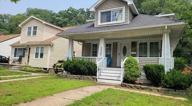 property at 1525 Wyandotte Ave