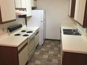 West Side 1 Bedroom Apartments! in Madison, WI - Building Photo - Interior Photo