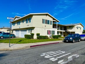 141-143 Orange Grove Ave in San Fernando, CA - Building Photo - Building Photo