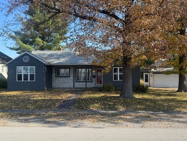 property at 303 S 4th St