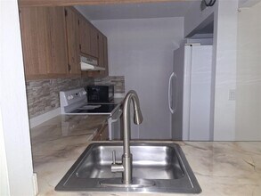 10037 Winding Lake Rd in Sunrise, FL - Building Photo - Building Photo